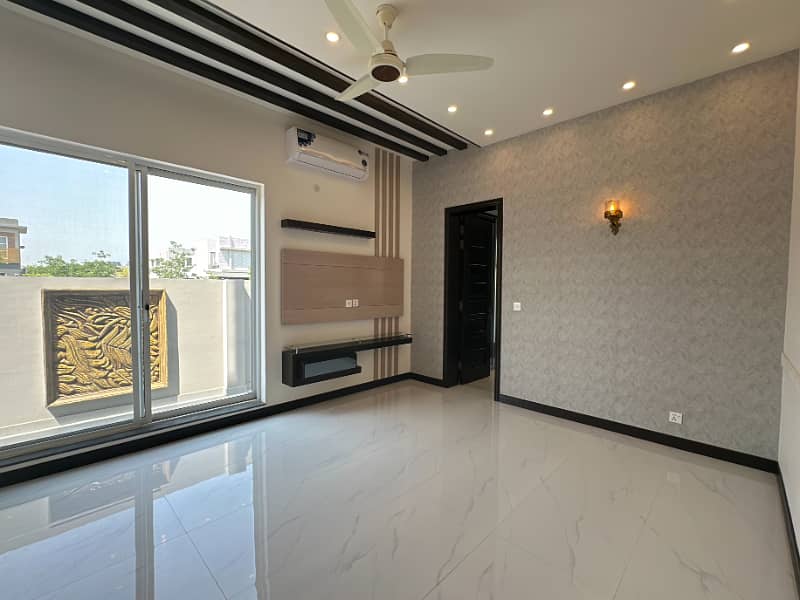 Near to Carrefour 1 Kanal Most Beautiful Luxury Bungalow for Sale 9