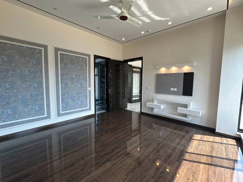 Near to Carrefour 1 Kanal Most Beautiful Luxury Bungalow for Sale 18