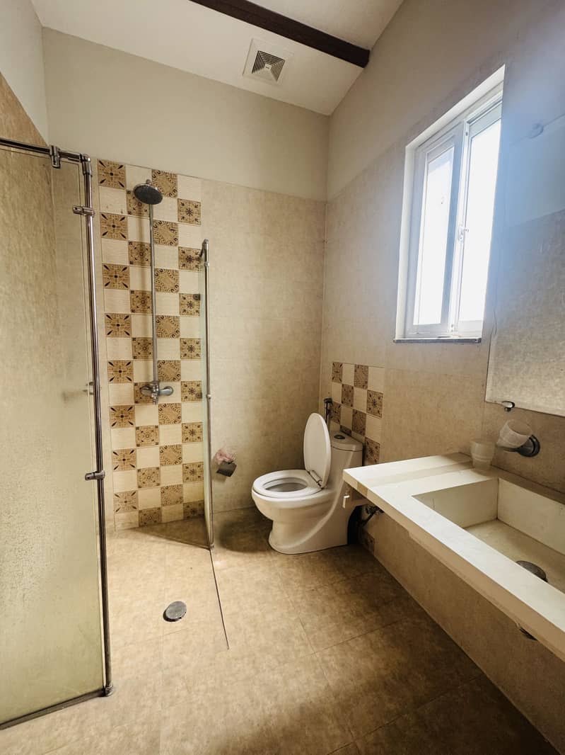 Buy A 10 Marla House For Sale In Green City 8