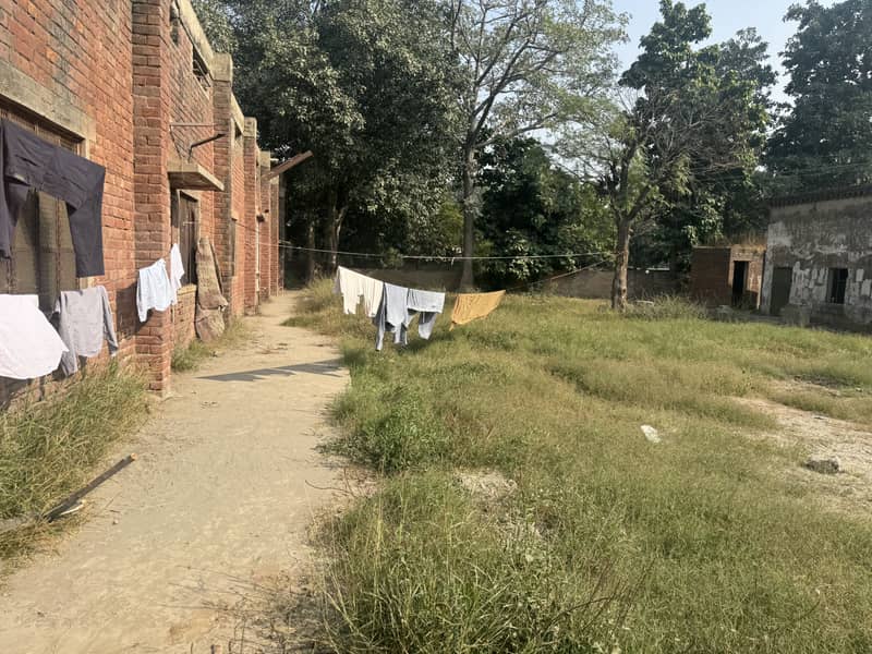 2 Kanal Plot Near To Park And Commercial Market 3