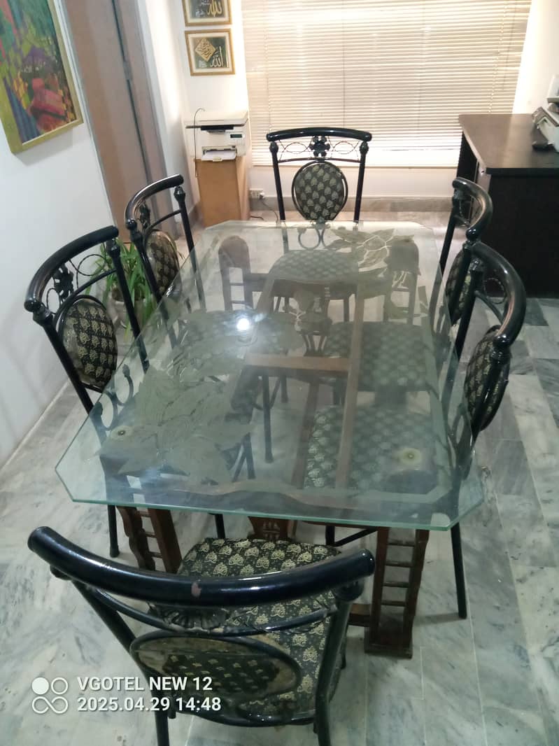 Dining table 0