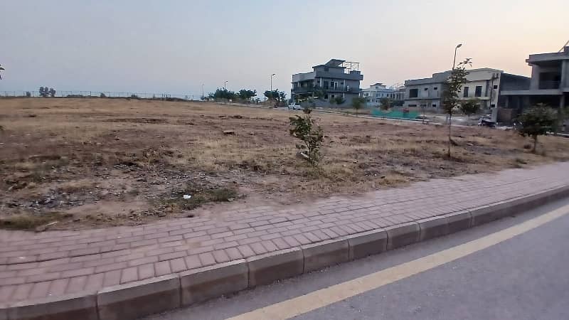 10 Marla Possessionable Plot for Sale in Sector J, Bahria Enclave Islamabad 3