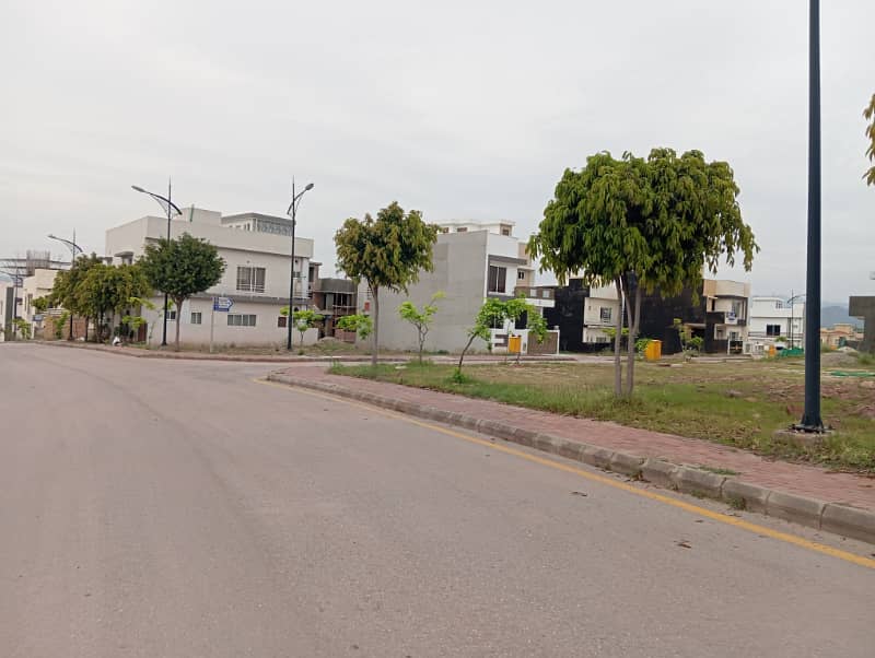10 Marla Possessionable Plot for Sale in Sector J, Bahria Enclave Islamabad 11