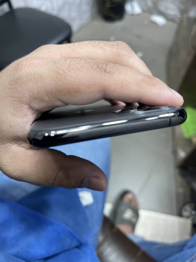 Iphone 11 pro max 256gb factory Unlock 4