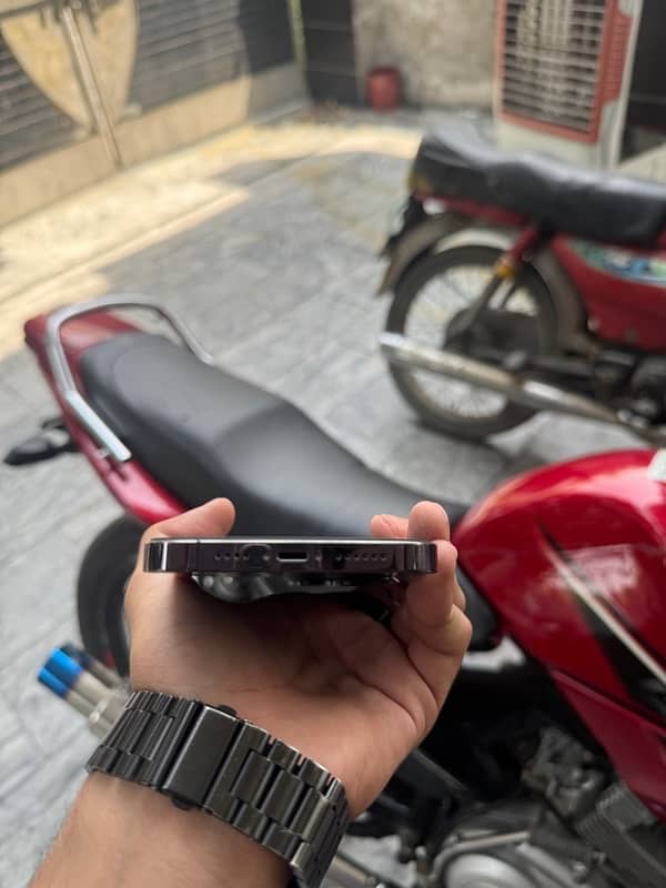 iPhone 14 Pro Max 7