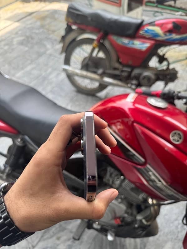 iPhone 14 Pro Max 8