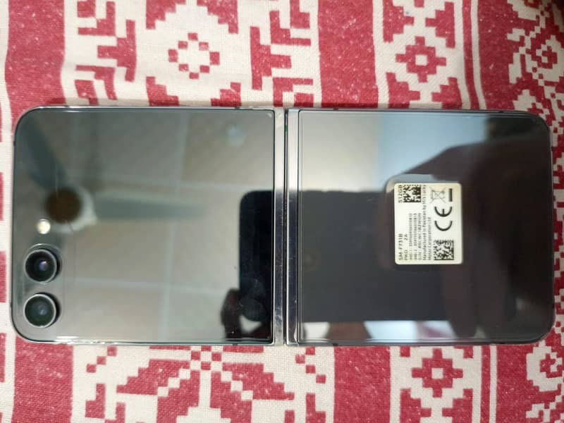 Samsung Z Flip 5 - Officially P. T. A 0