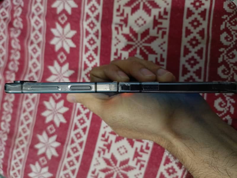 Samsung Z Flip 5 - Officially P. T. A 3