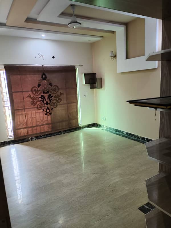 8 MARLA UPPER PORTION AVAILABLE FOR RENT IN DHA RAHBER 11 0