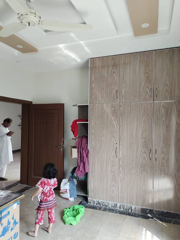 8 MARLA UPPER PORTION AVAILABLE FOR RENT IN DHA RAHBER 11 4