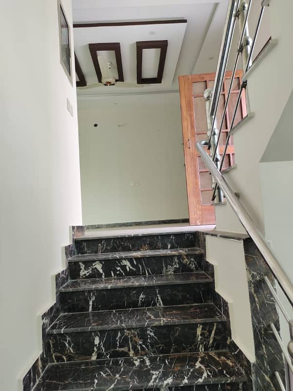 8 MARLA UPPER PORTION AVAILABLE FOR RENT IN DHA RAHBER 11 9