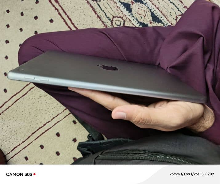 Ipad 6th generation 128 GB only 1pcs left 2