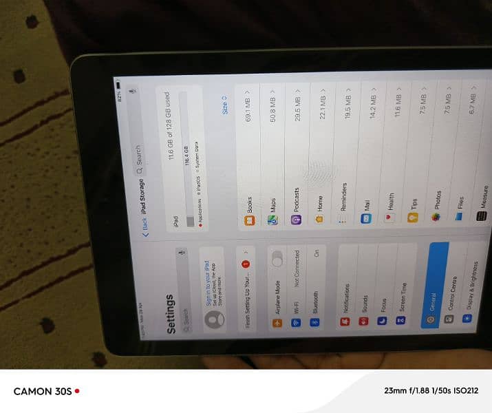 Ipad 6th generation 128 GB only 1pcs left 5