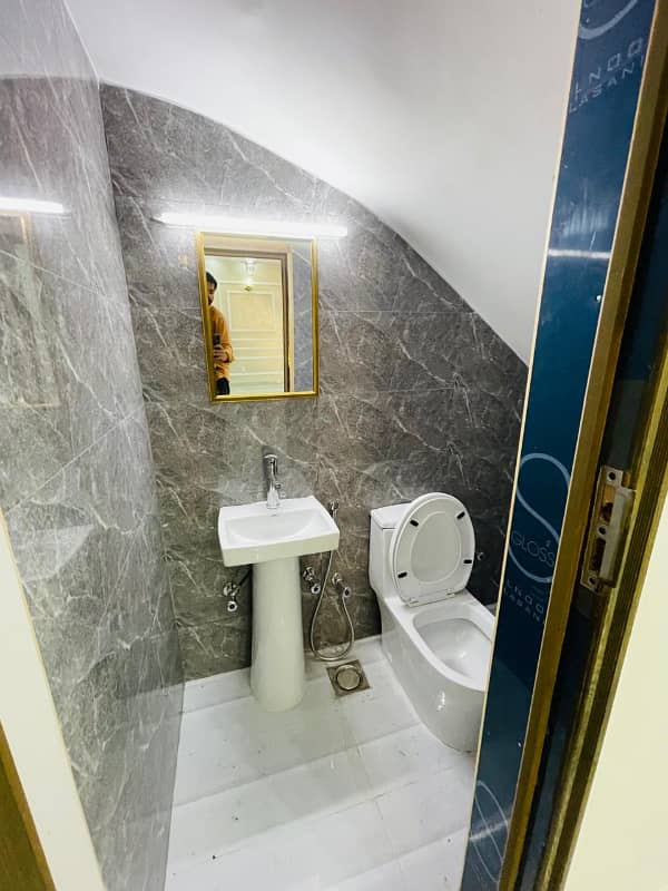 5 MARLA SPANISH HOUSE AVAILABLE FIOR SALE 8