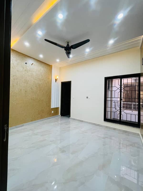 5 MARLA SPANISH HOUSE AVAILABLE FIOR SALE 22