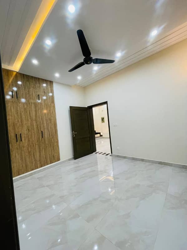 5 MARLA SPANISH HOUSE AVAILABLE FIOR SALE 24
