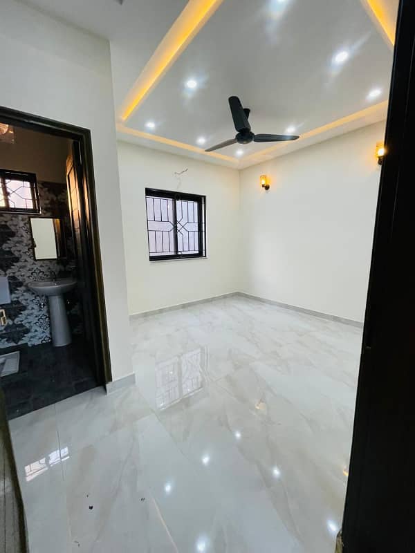 5 MARLA SPANISH HOUSE AVAILABLE FIOR SALE 32