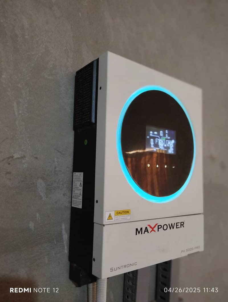 4KW Max Power Suntronic PV 5000 Solar Inverter condioion like new 5