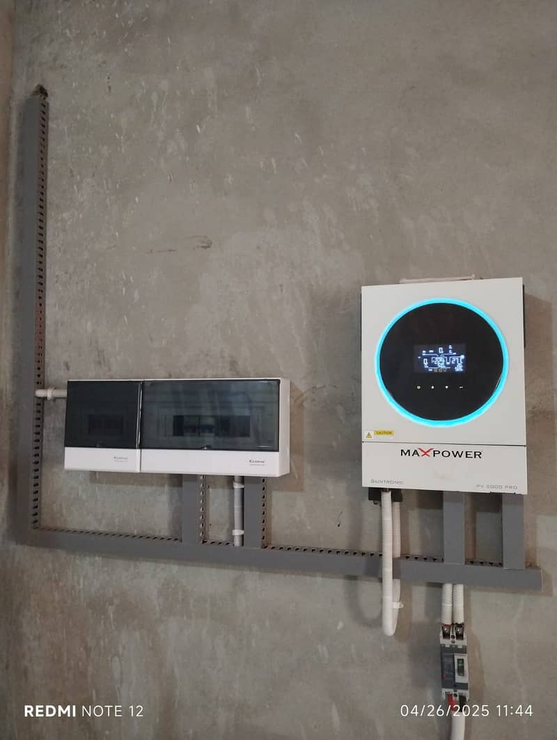 4KW Max Power Suntronic PV 5000 Solar Inverter condioion like new 7