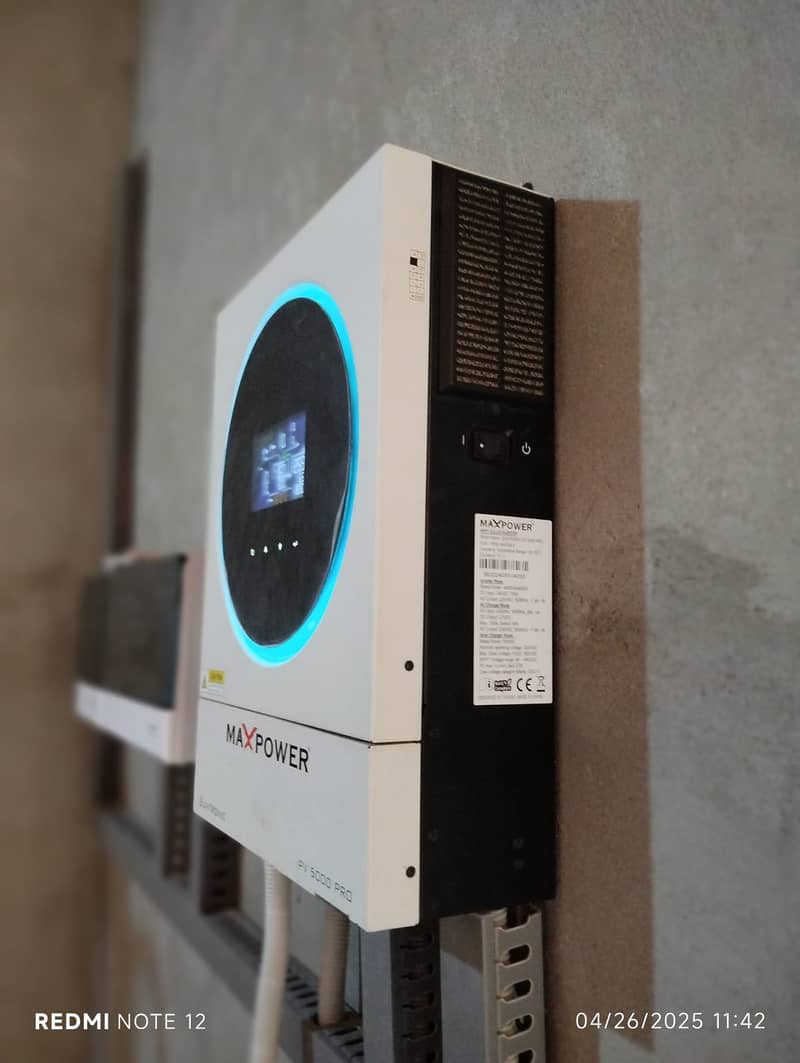 4KW Max Power Suntronic PV 5000 Solar Inverter condioion like new 8