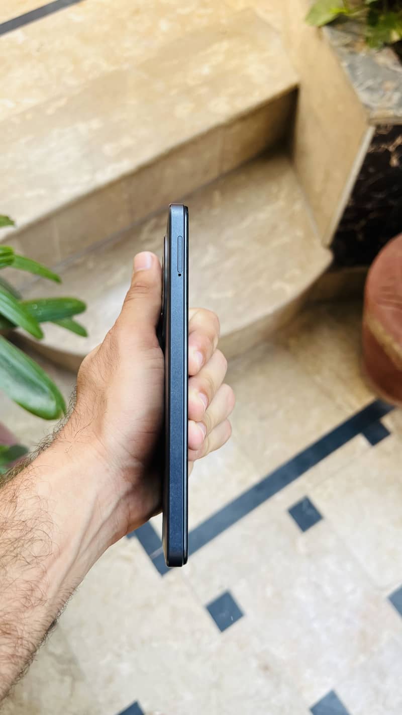Infinix smart 8 plus (64) GB 2