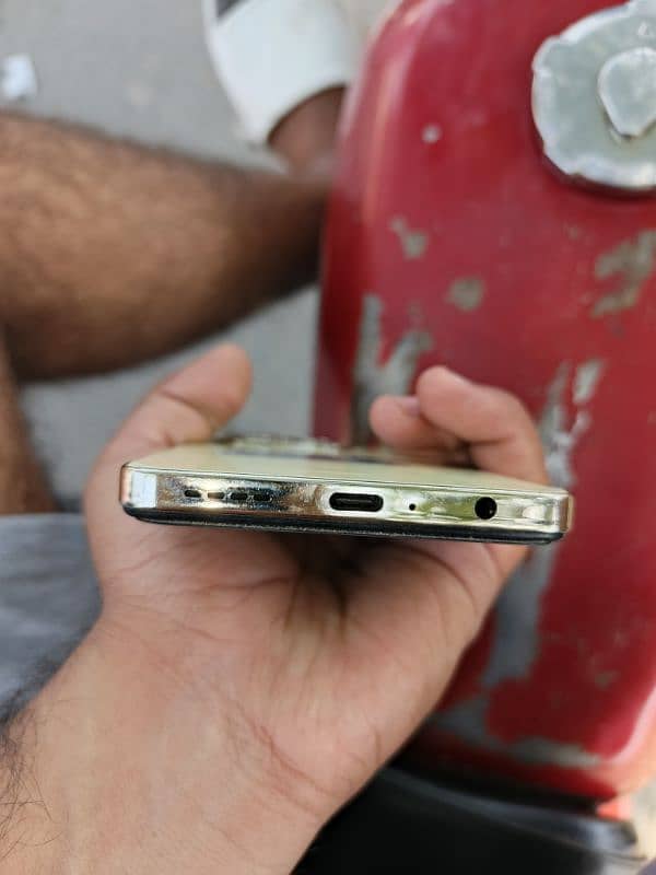 Infinix hot 40  16 gb ram 256 gb rom 5