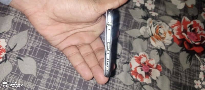 iphone 6 non pta 5k arjent sell krna hai battery health 95 Hai 5