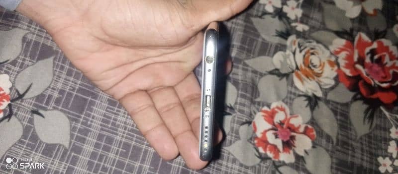 iphone 6 non pta 5k arjent sell krna hai battery health 95 Hai 7