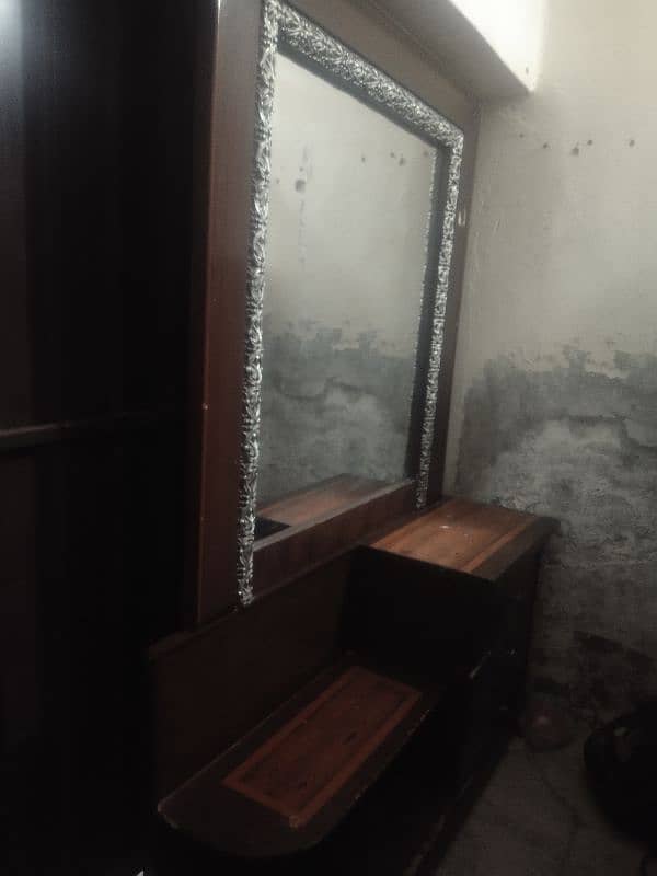 Dressing table 0