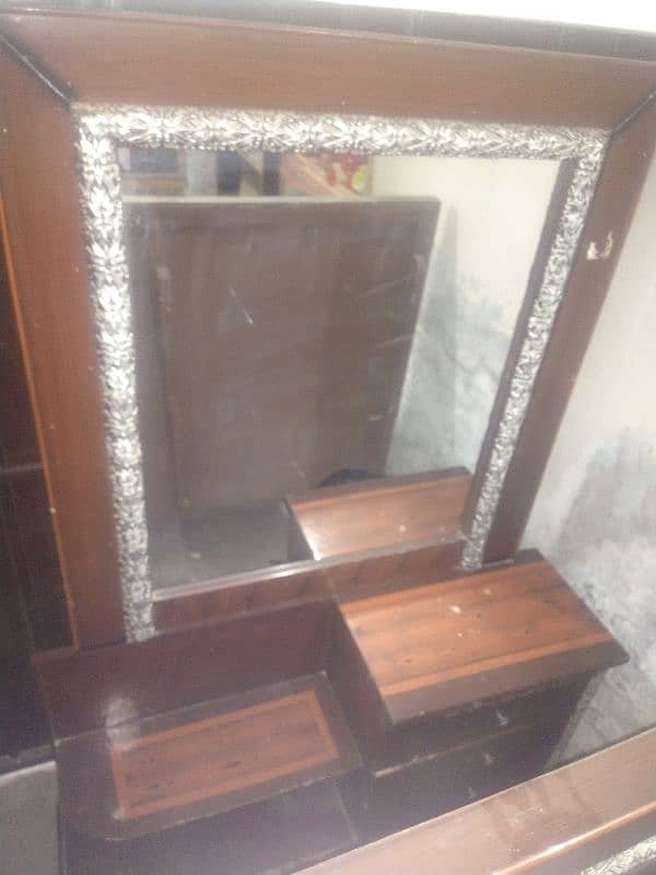 Dressing table 4