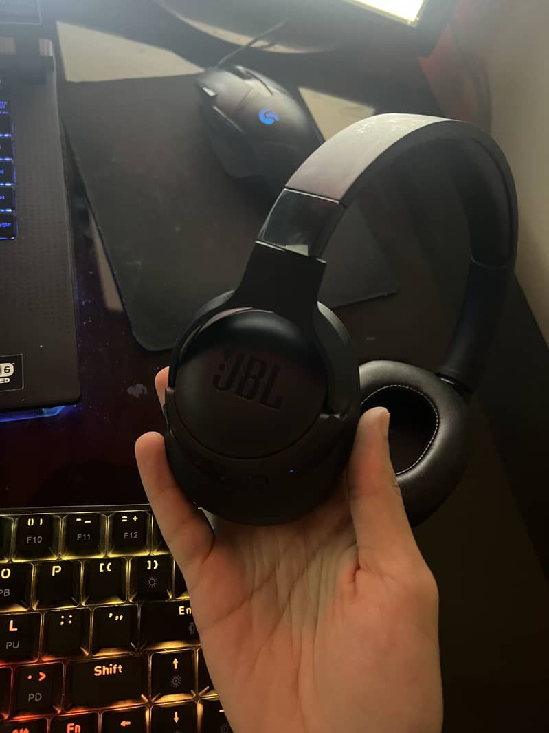 JBL Headphones 710BT 1