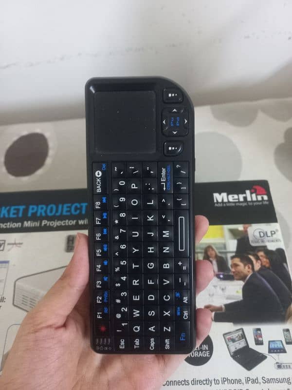 multimedia projector  (top brand merlin) display screen lens display 2