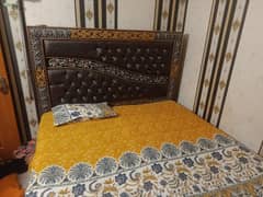 king size bed  read discription.  0-3-2-3-0-9-8-5-3-8-8
