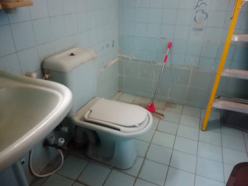 10 Marla Upper Portion In Central Allama Iqbal Town For Rent 2