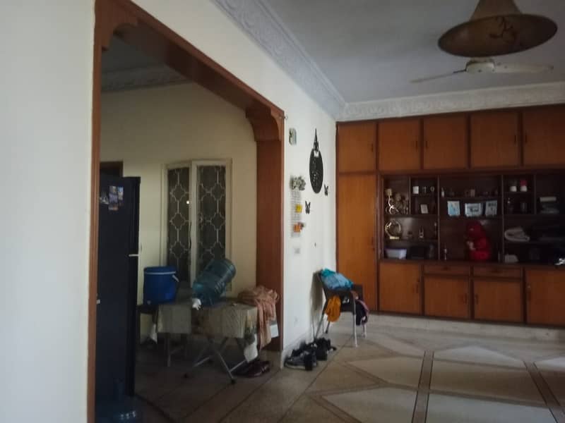 10 Marla Upper Portion In Central Allama Iqbal Town For Rent 11
