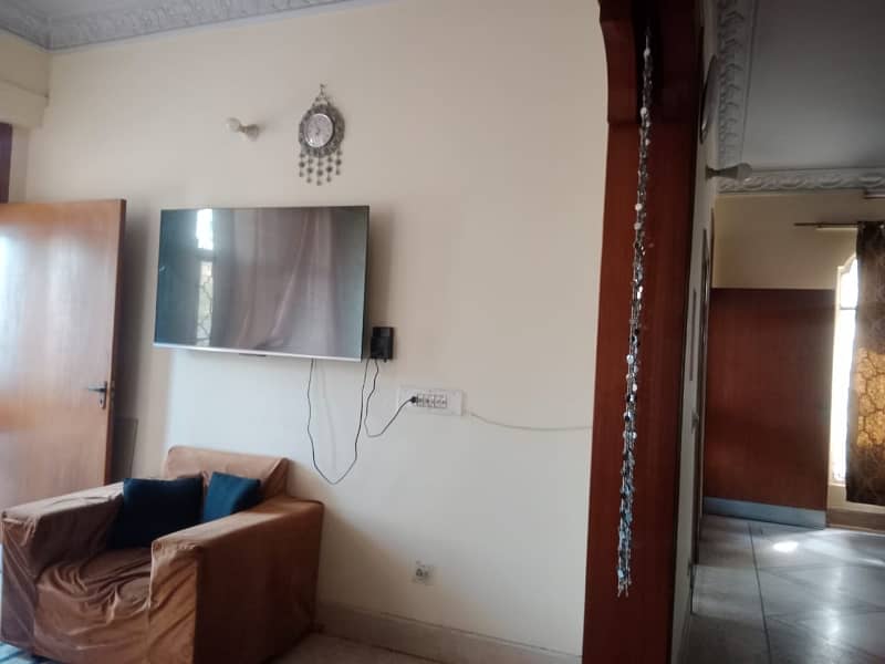 10 Marla Upper Portion In Central Allama Iqbal Town For Rent 13