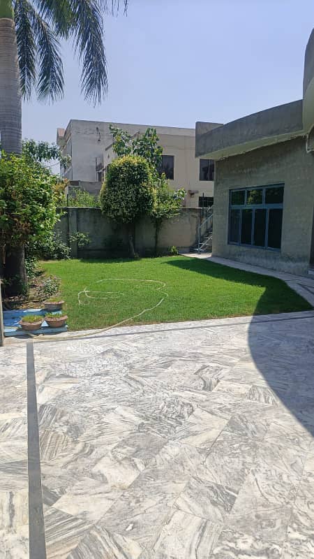 1 Kanal Lower Portion with Upper portion Lock is For rent in wapda town Block H1. 4