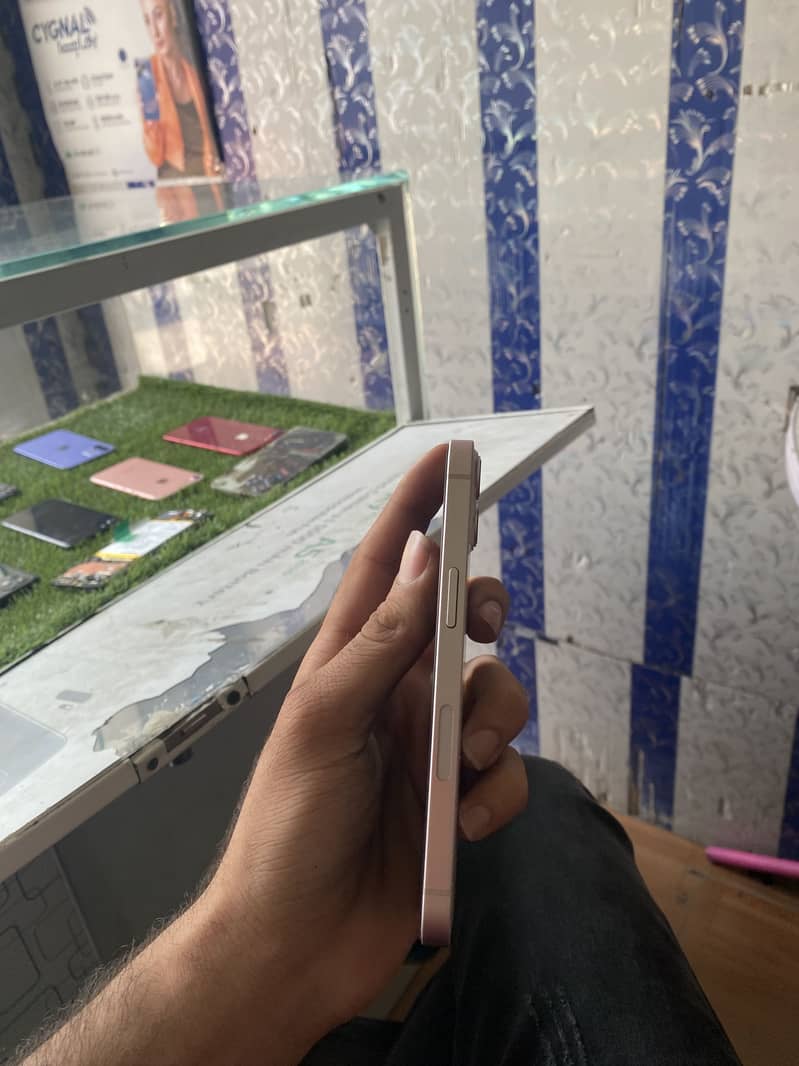 iPhone 13 128 GB JV water pack two months sim work 4