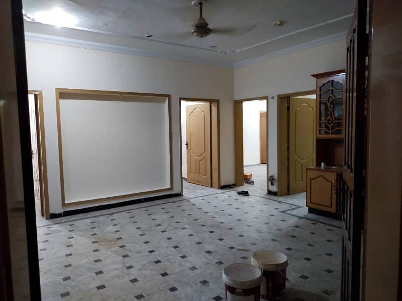 1 KANAL LOWER PORTION AVAILABLE FOR RENT JOHAR TOWN. 3