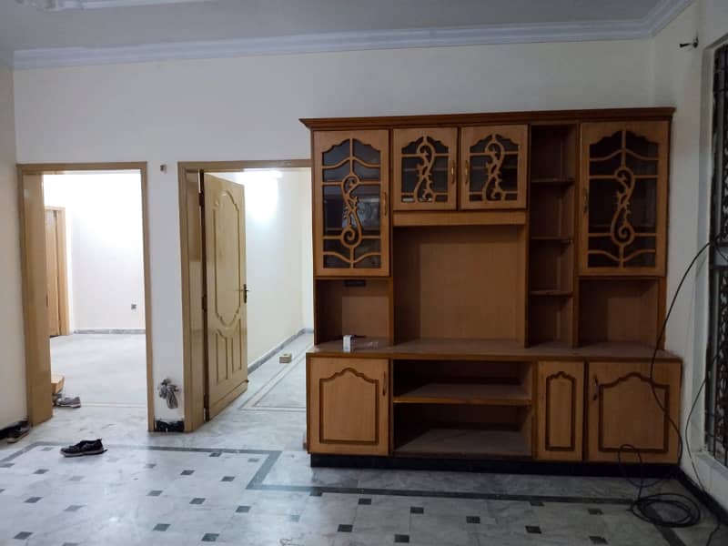 1 KANAL LOWER PORTION AVAILABLE FOR RENT JOHAR TOWN. 4