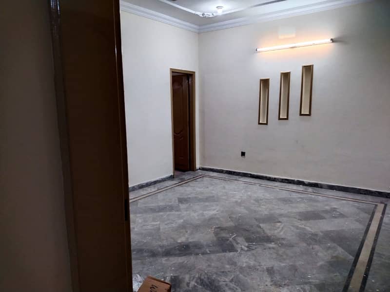 1 KANAL LOWER PORTION AVAILABLE FOR RENT JOHAR TOWN. 6