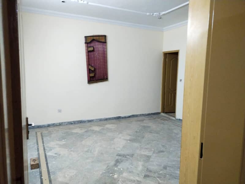 1 KANAL LOWER PORTION AVAILABLE FOR RENT JOHAR TOWN. 8