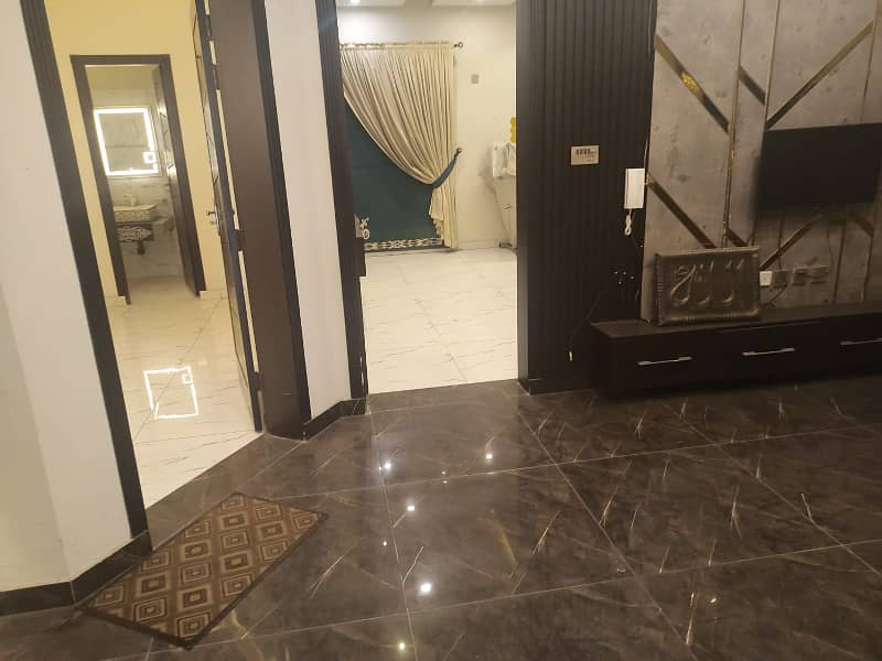 10 marla corner house 6 months use only 14