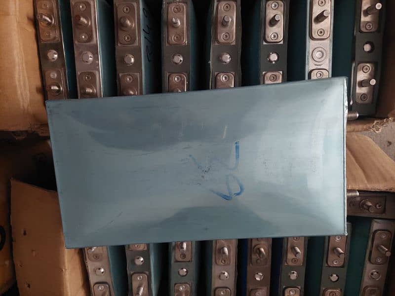 lathium ion battery 3.7v - 100 amp 4