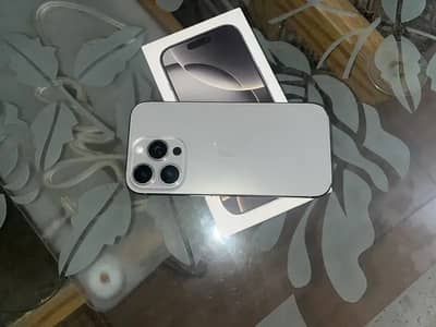 Apple Iphone 16 pro natural titanium with box
