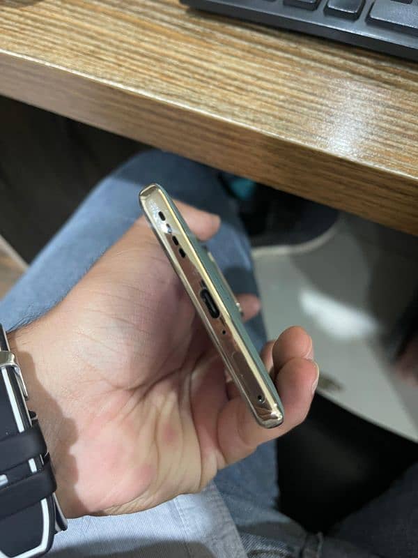 infinix zero 30  16gb / 256gb 4