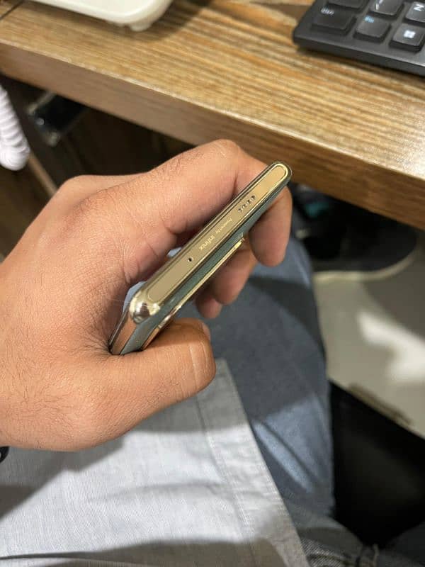 infinix zero 30  16gb / 256gb 5