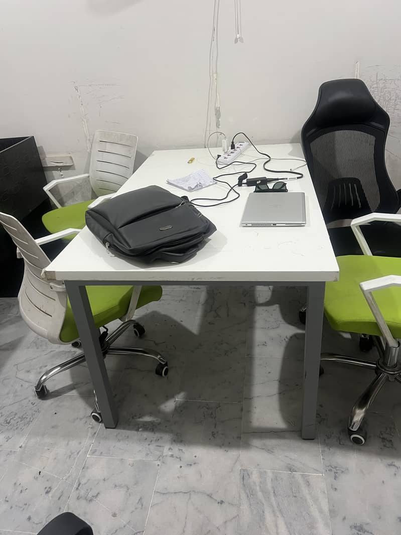 2 Office tables 0
