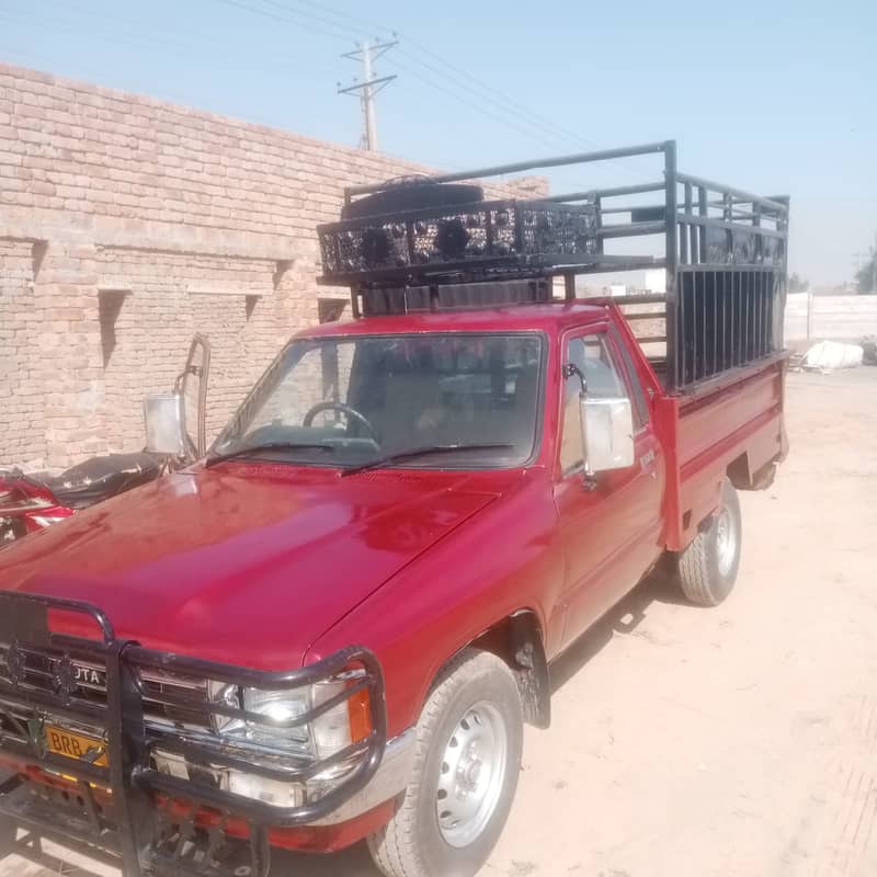 TOYOTA HILUX 1984 MODEL FOR SALE 1