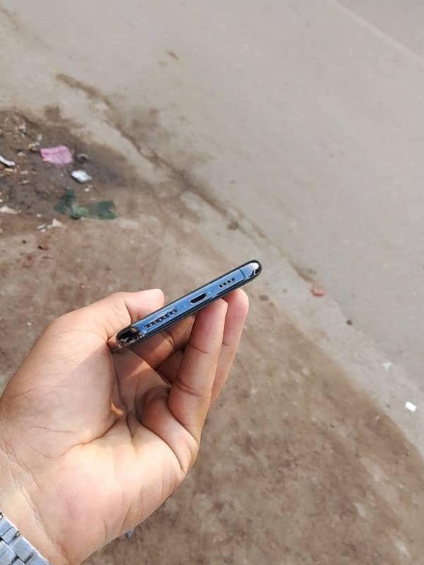 Iphone 11 pro max for sell 256 gb Jv condition 10/10 waterpack non pta 5
